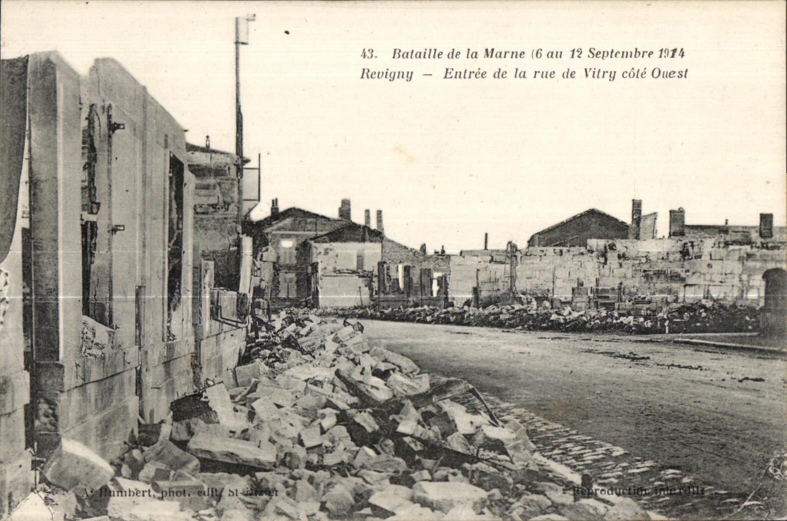 Revigny — Bataille de la Marne (6 au 12 Septembre 1914) — Entrée de la rue de Vitry côté Ouest — A. Humbert, phot. edit. St. Bizer