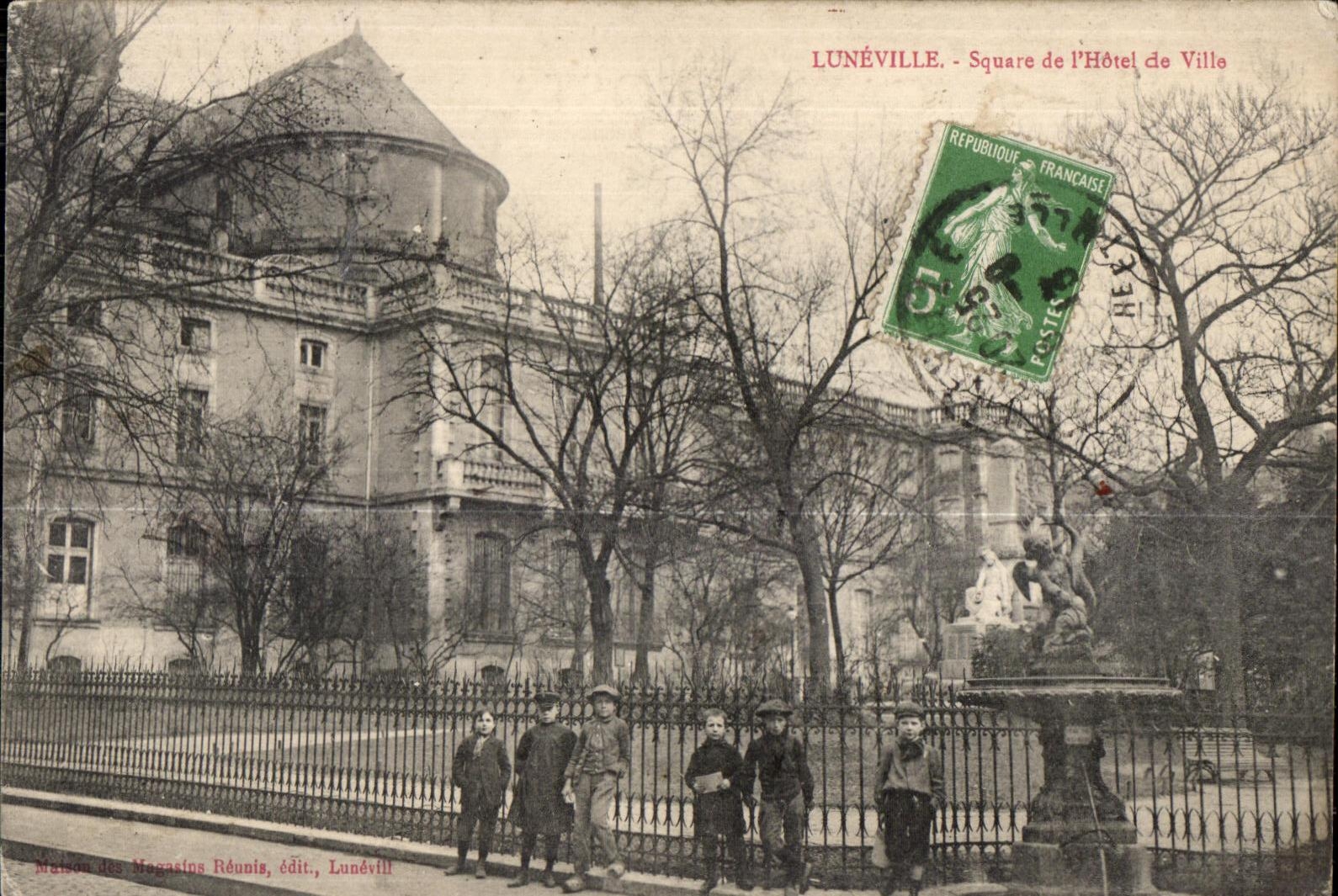 Lunéville - Square de l'Hôtel de Ville — Maison des Magasins Réunis, édit., Lunéville
