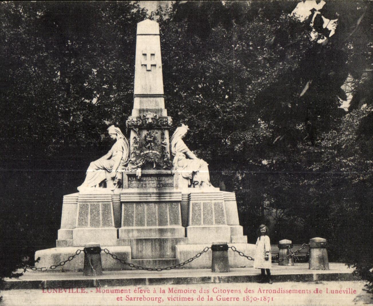 Lunéville - Monument élevé à la Mémoire des Citoyens des Arrondissements de Lunéville et Sarrebourg, victimes de la Guerre 1870-1871