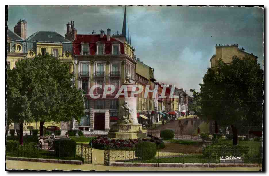 CPA Reims (Marne) Place Aristide Briand Monument aux Infirmieres