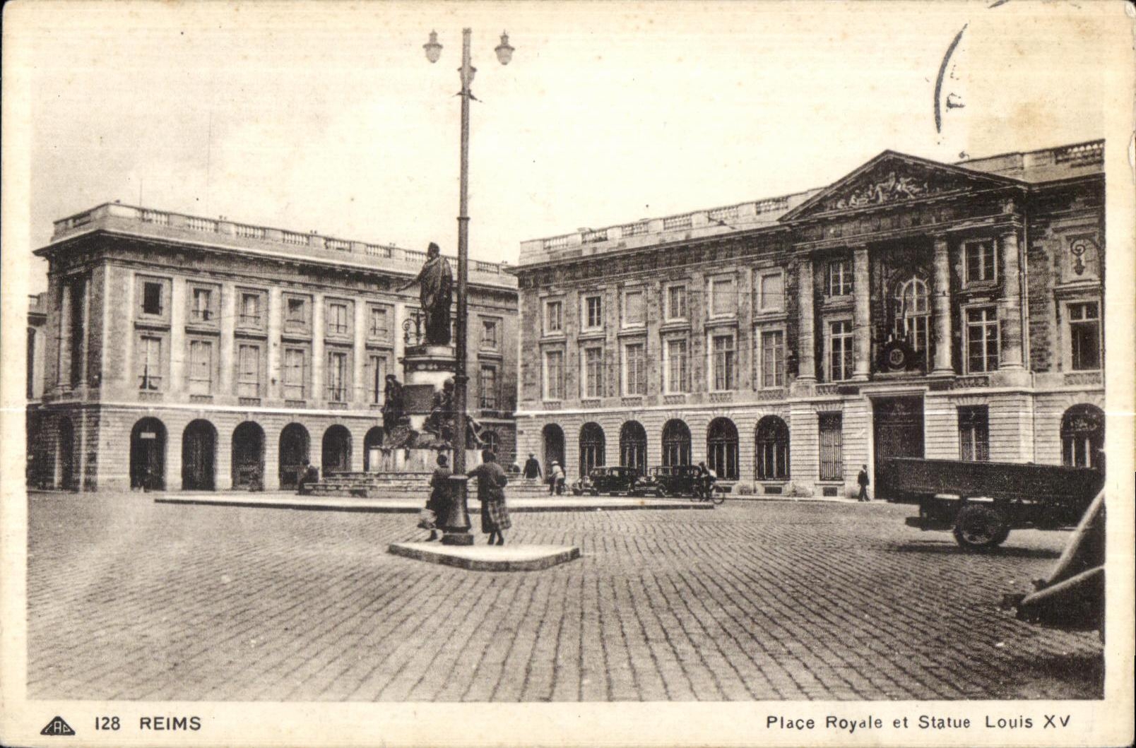 Reims Place Royale et Statue Louis XV