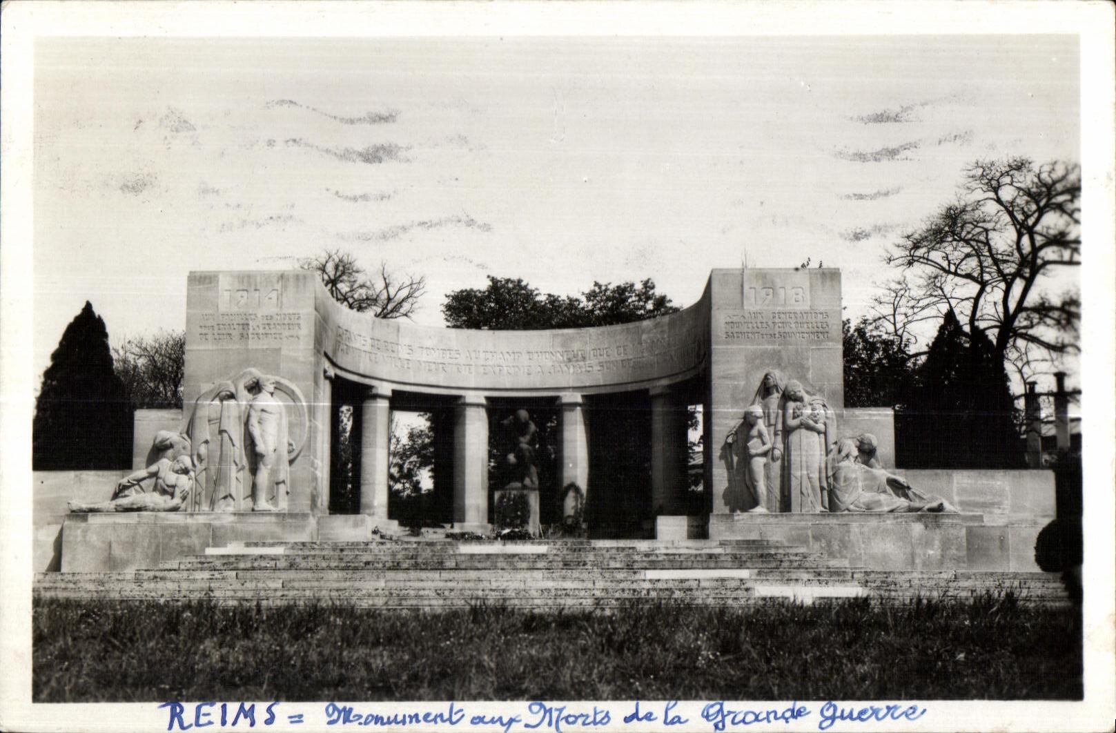 Reims Marne Le Monument aux Morts de la Grande Guerre 