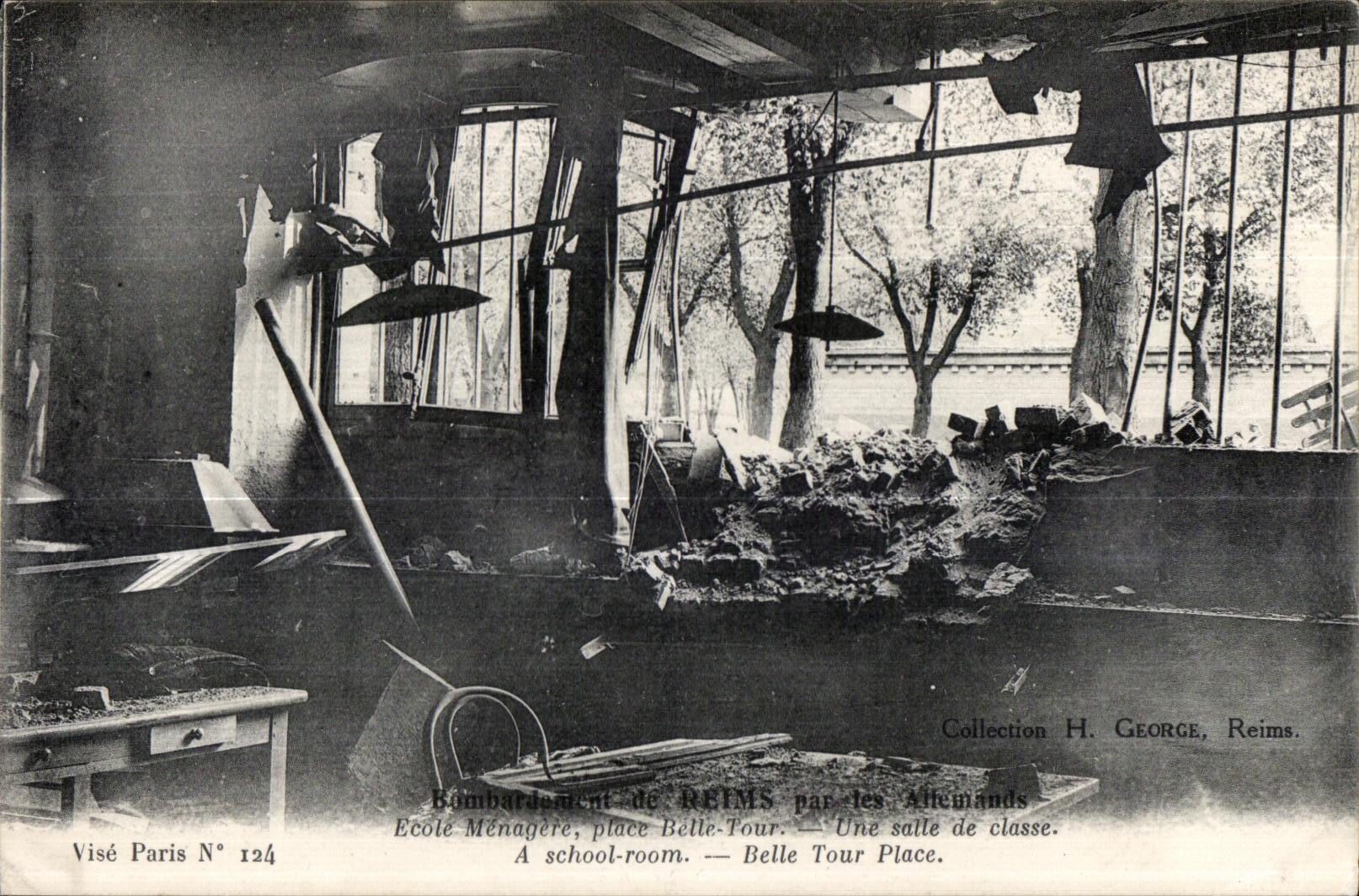 Bombarde ment de REIMS par les Allemands — École Ménagère, place Belle-Tour — Une salle de classe.