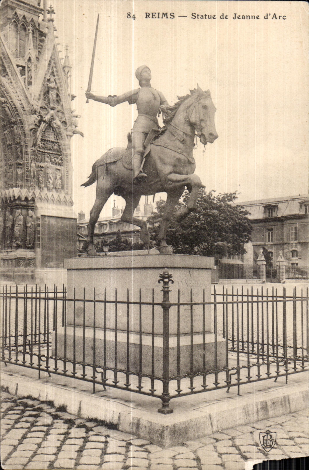 Reims — Statue de Jeanne d'Arc — Éditeur CPAPHIL, n°84