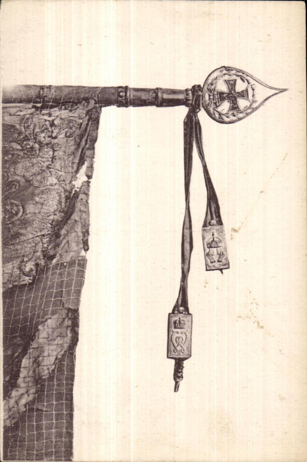 CPA Reims Drapeau du bataillon de Fusilliers Regiment de la garde a pied Saint leonard Musee de l armee Militaria 