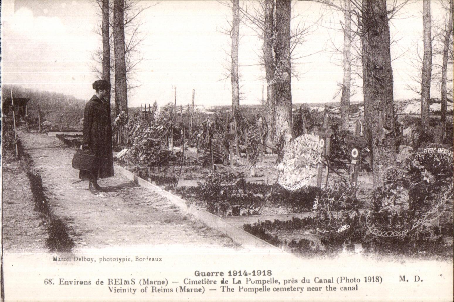 CPA Reims Environs de Cimetiere de la Pompelle pres du Canal Vicinity of Reims Militaria 