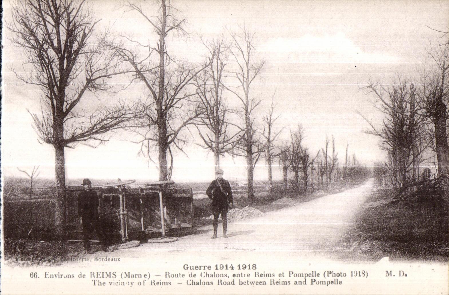 CPA Reims Environs de Route de Chalons entre Reims et Pompelle Militaria 