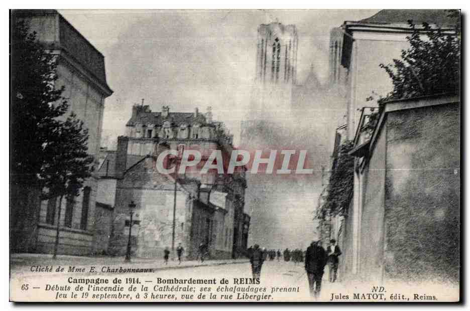 CPA Reims Bombardement Debut de l incendie de la cathedrale Militaria 