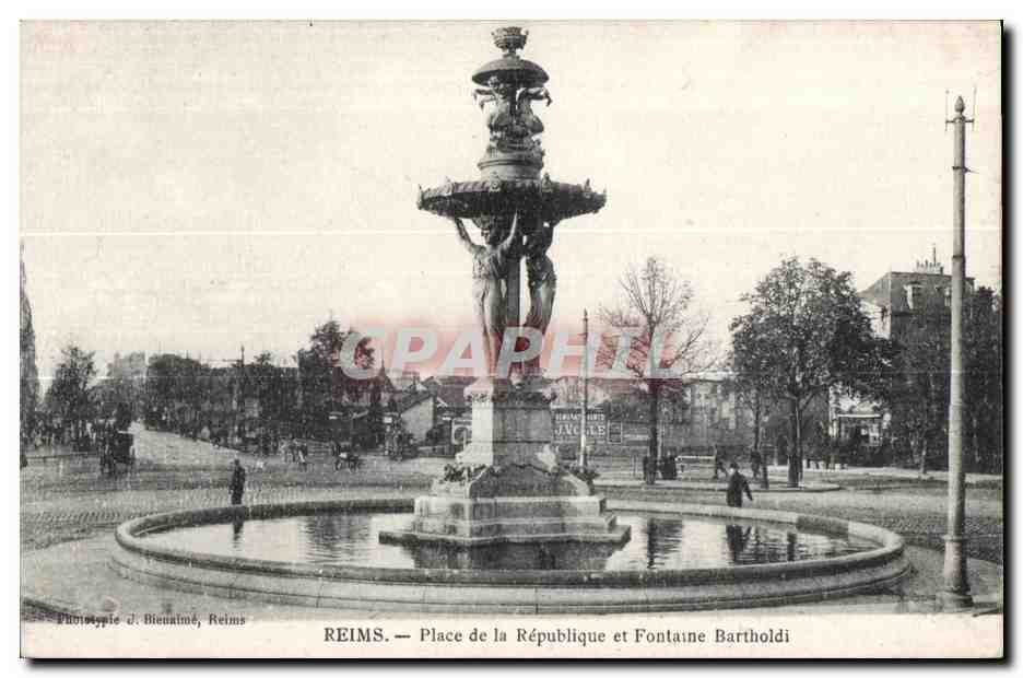 CPA Reims Place de la Republique et Fontane Bartholdi