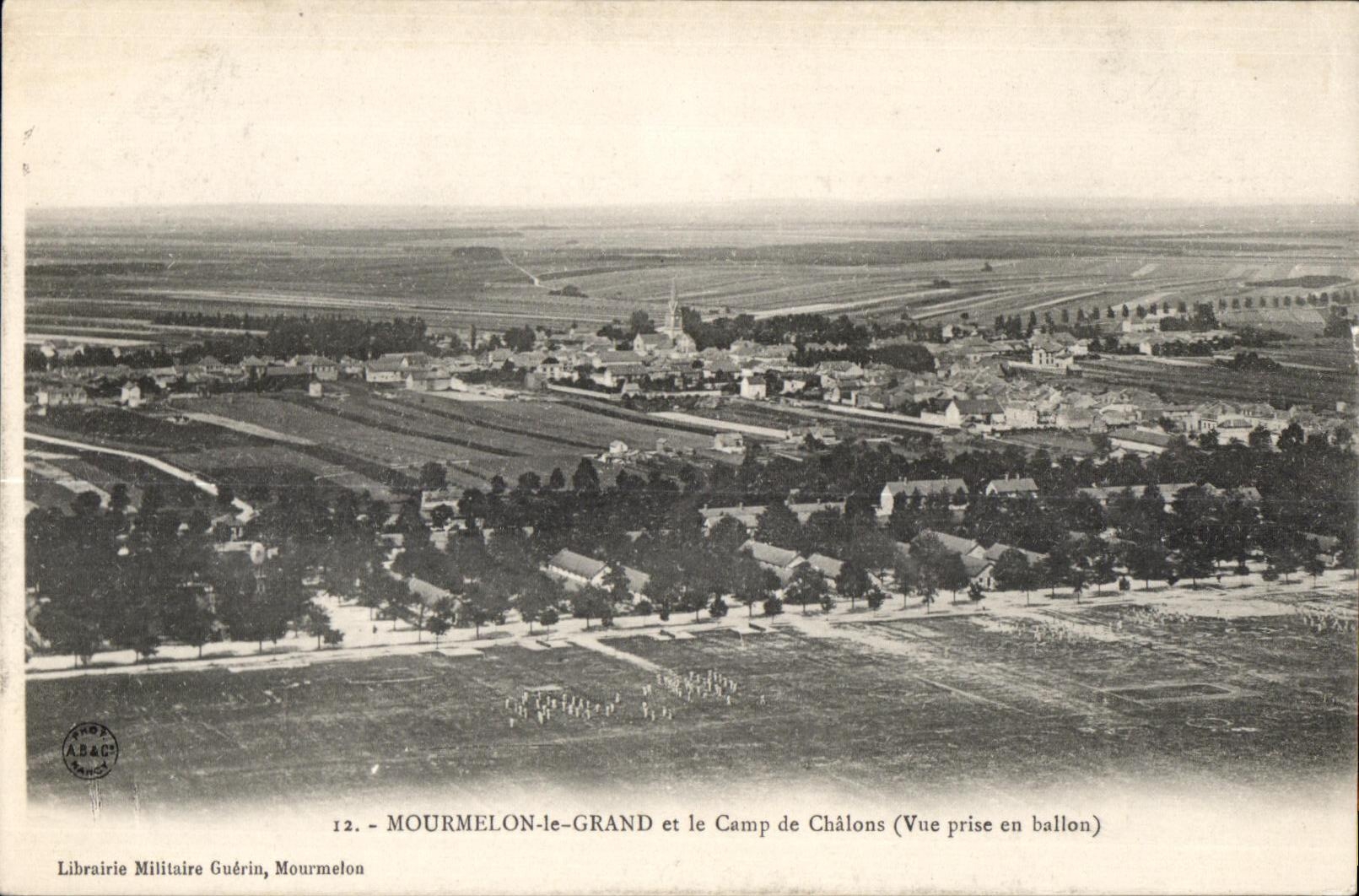 MOURMELON-le-GRAND et le Camp de Châlons — Vue prise en ballon — Librairie Militaire Guérin, Mourmelon
