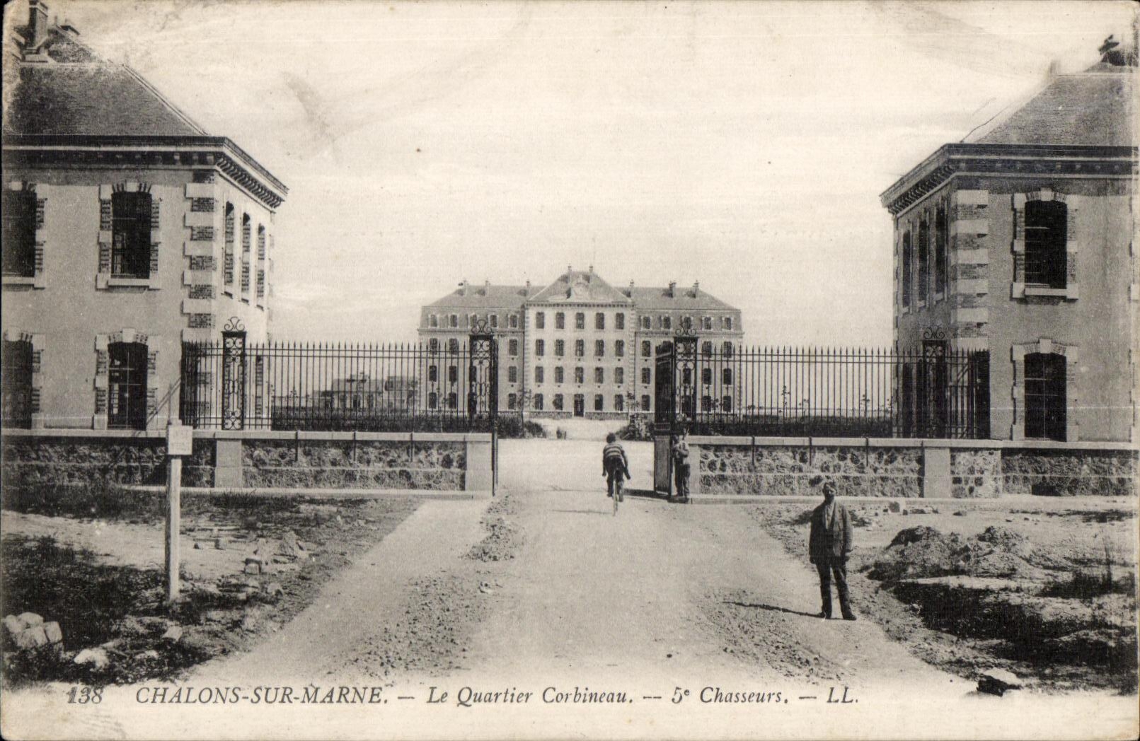 Chalons-sur-Marne — Le Quartier Corbineau — 5e Chasseurs — LL.