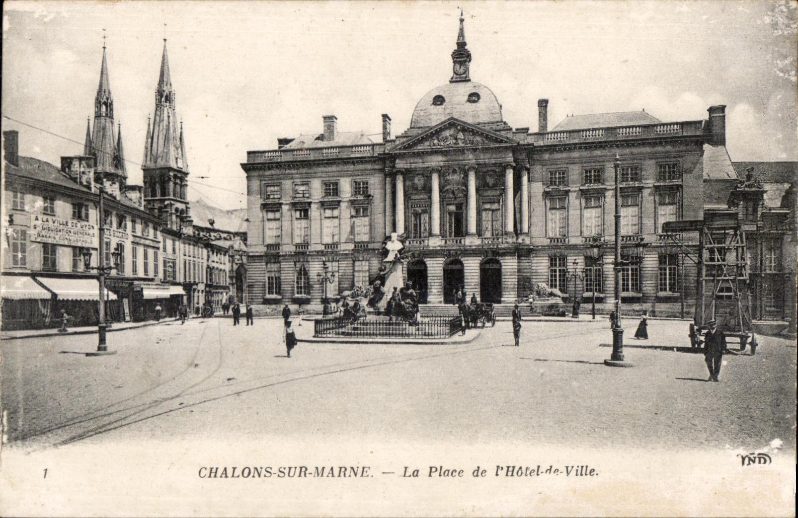 Chalons Sur Marne La Place de I Hotel de Ville
