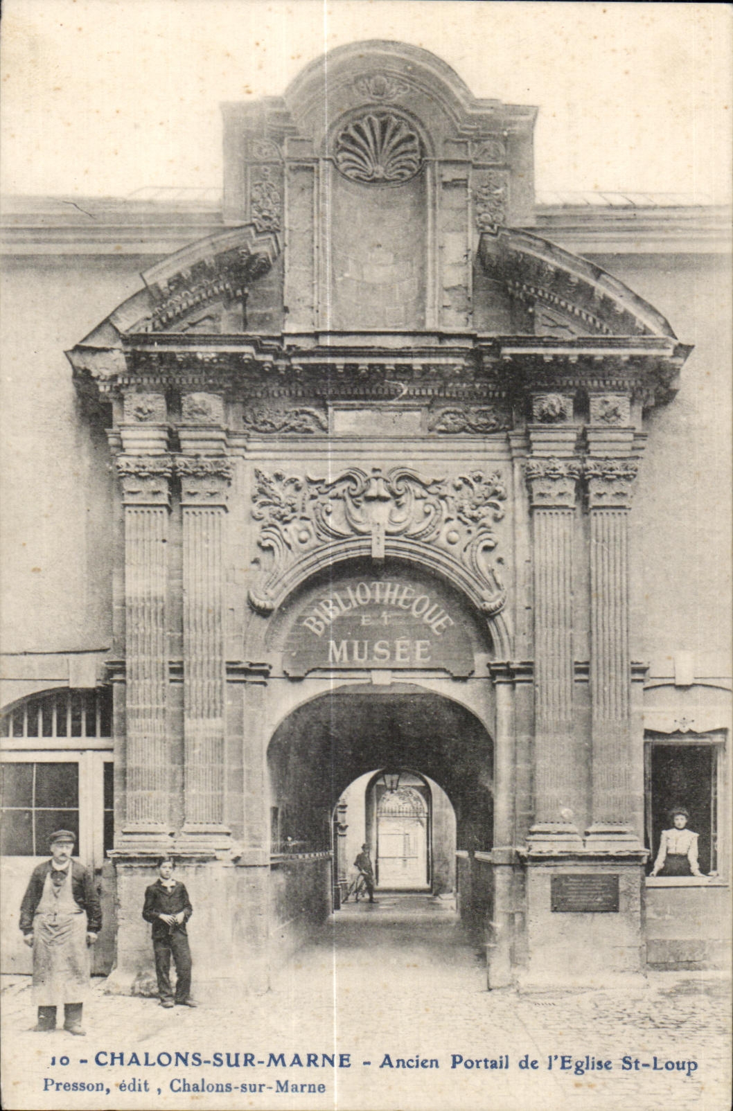 CPA Chalons Sur Marne Ancien Portail de I Eglise St Loup Bibliotheque et musee Library
