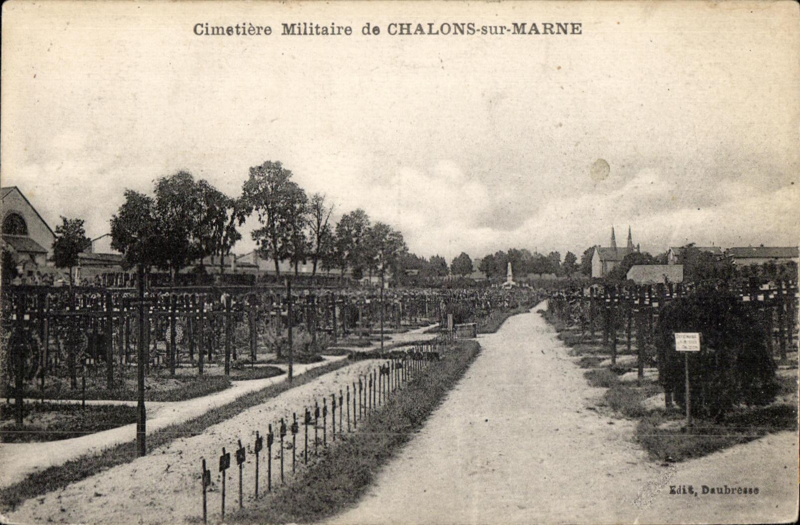 CPA Cimetiere Militaire de Chalons sur Marne Militaria