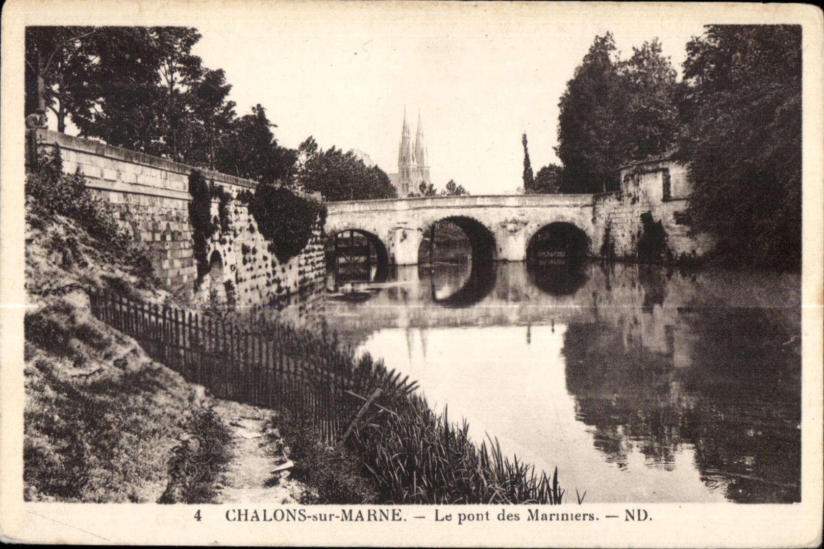 CPA Chalons Sur Marne (Marne) Le Pont des Mariniers