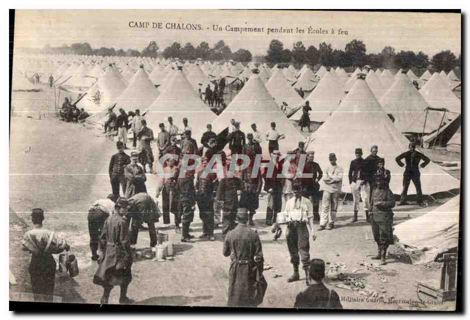 CPA Camp de Chalons Un Campement pendant les Ecoles   feu Militaria
