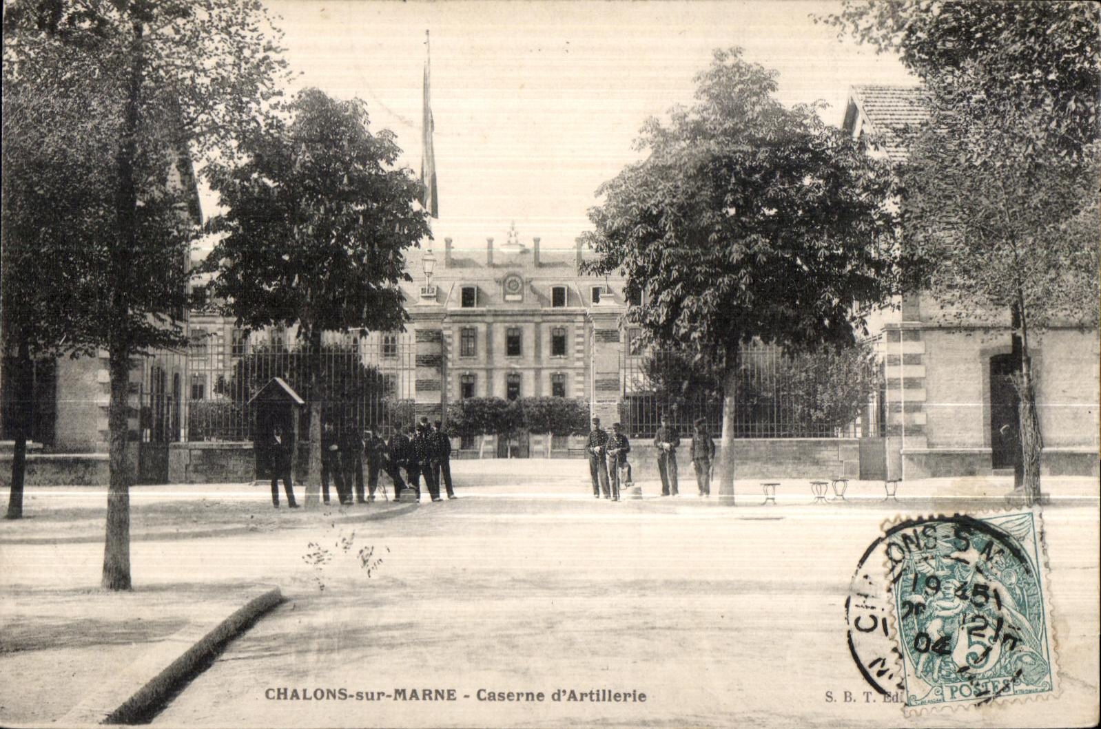 CPA Militaria Chalons Sur Marne Caserne d Artillerle