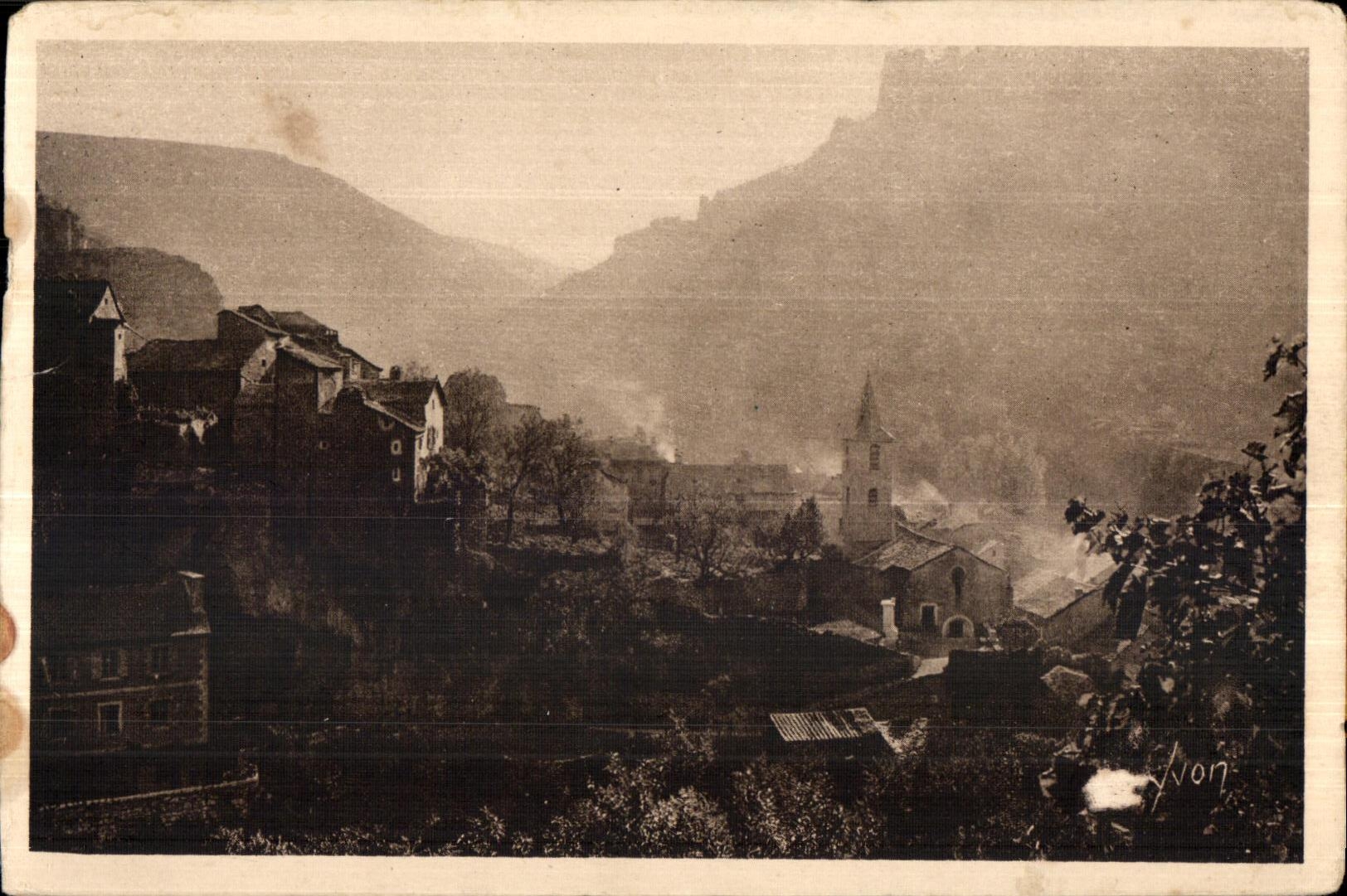 Gorges du Tarn — Sainte-Énimie (Lozère) — Les Éditions d'Art YVON, Paris