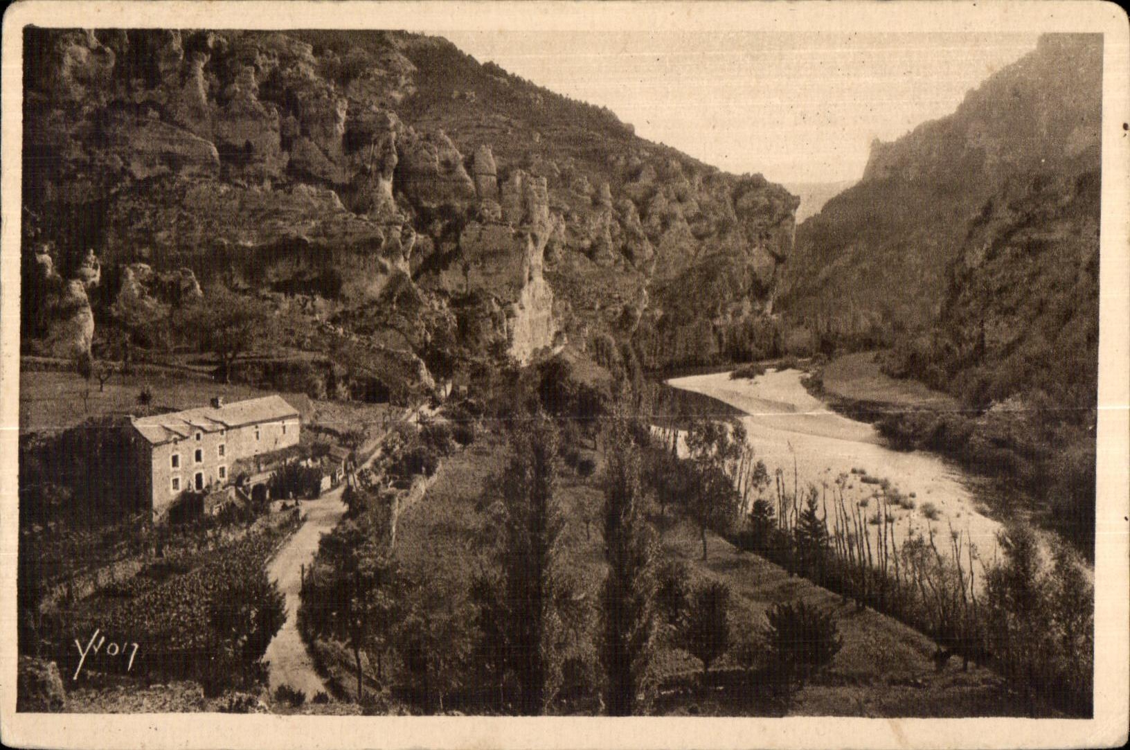 CPA Gorges du Tarn Vue prise I Ermitage de St Hilaire (Lozere)