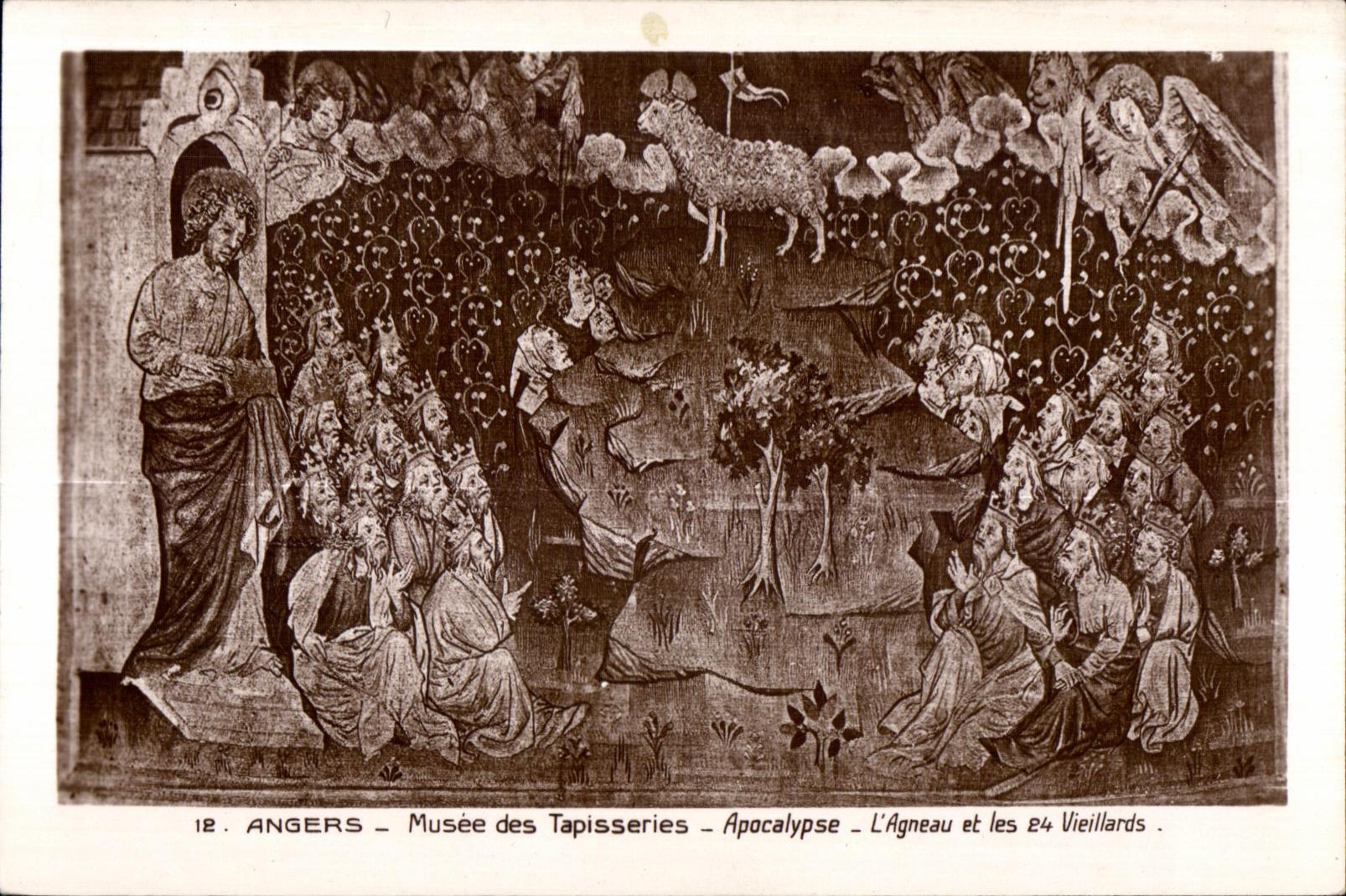 CPA Angers Musee des Tapisseries Apacalypse L Agneau et les Vieillards