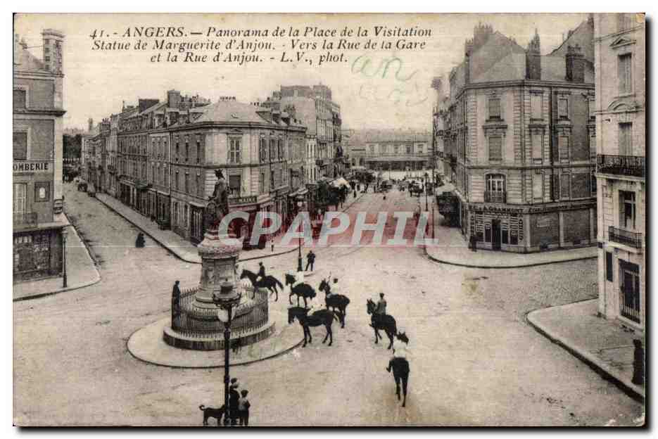 CPA Angers Panorama de la Place la Visitation Statue de Marguerite