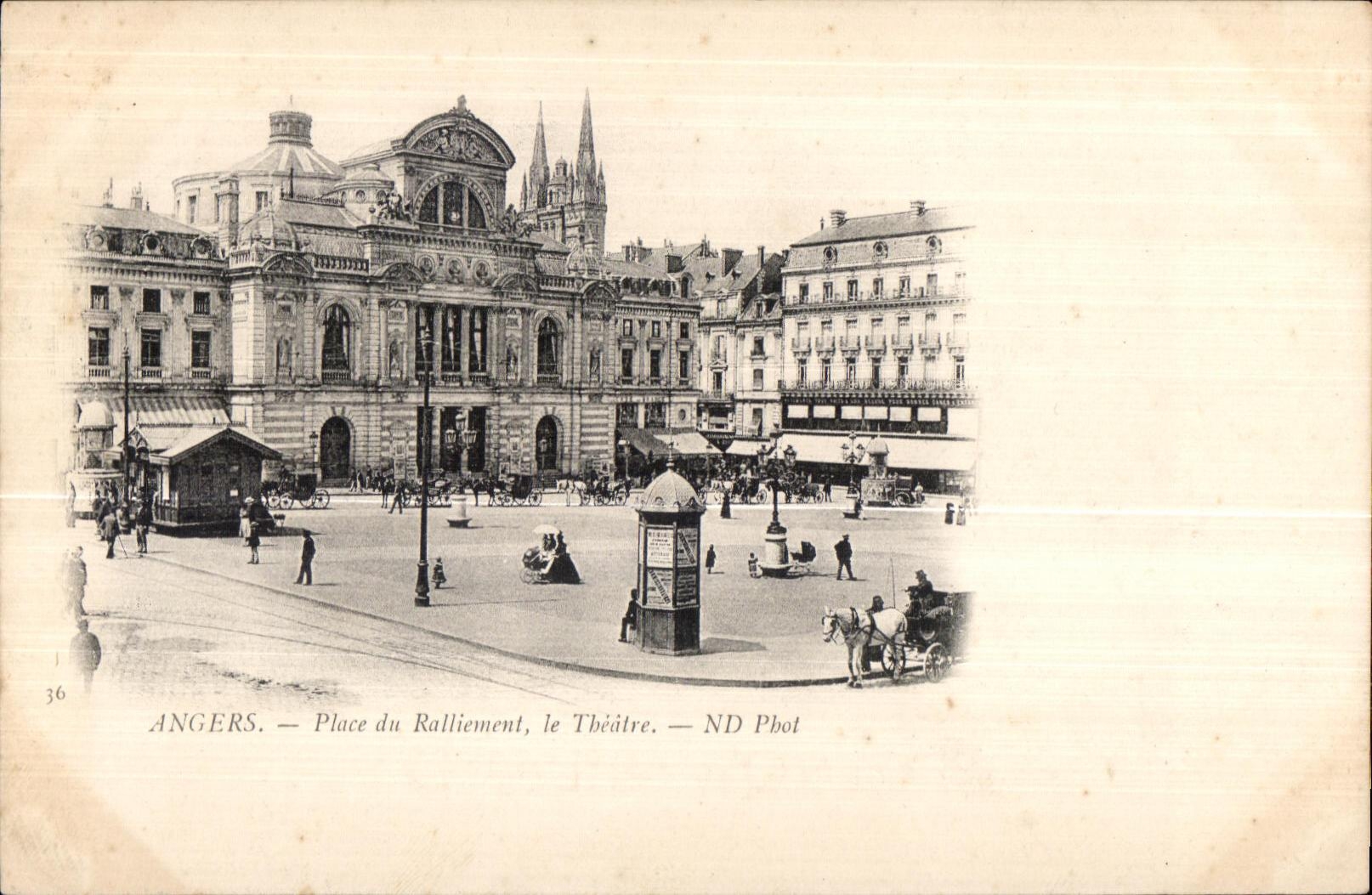 CPA Angers Place du Ralliement le Tbeatre