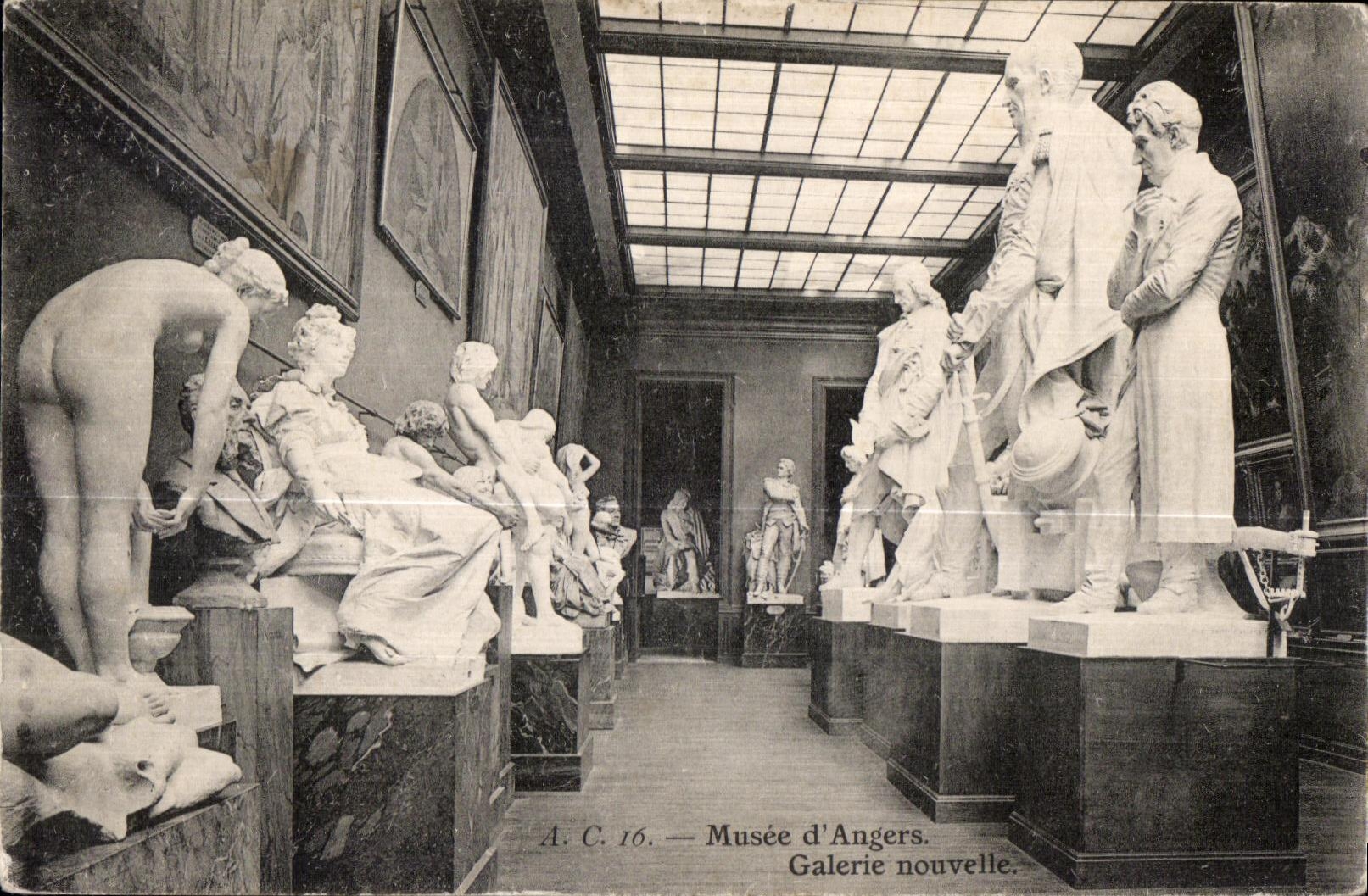 CPA Angers Musee Galerie nouvelle