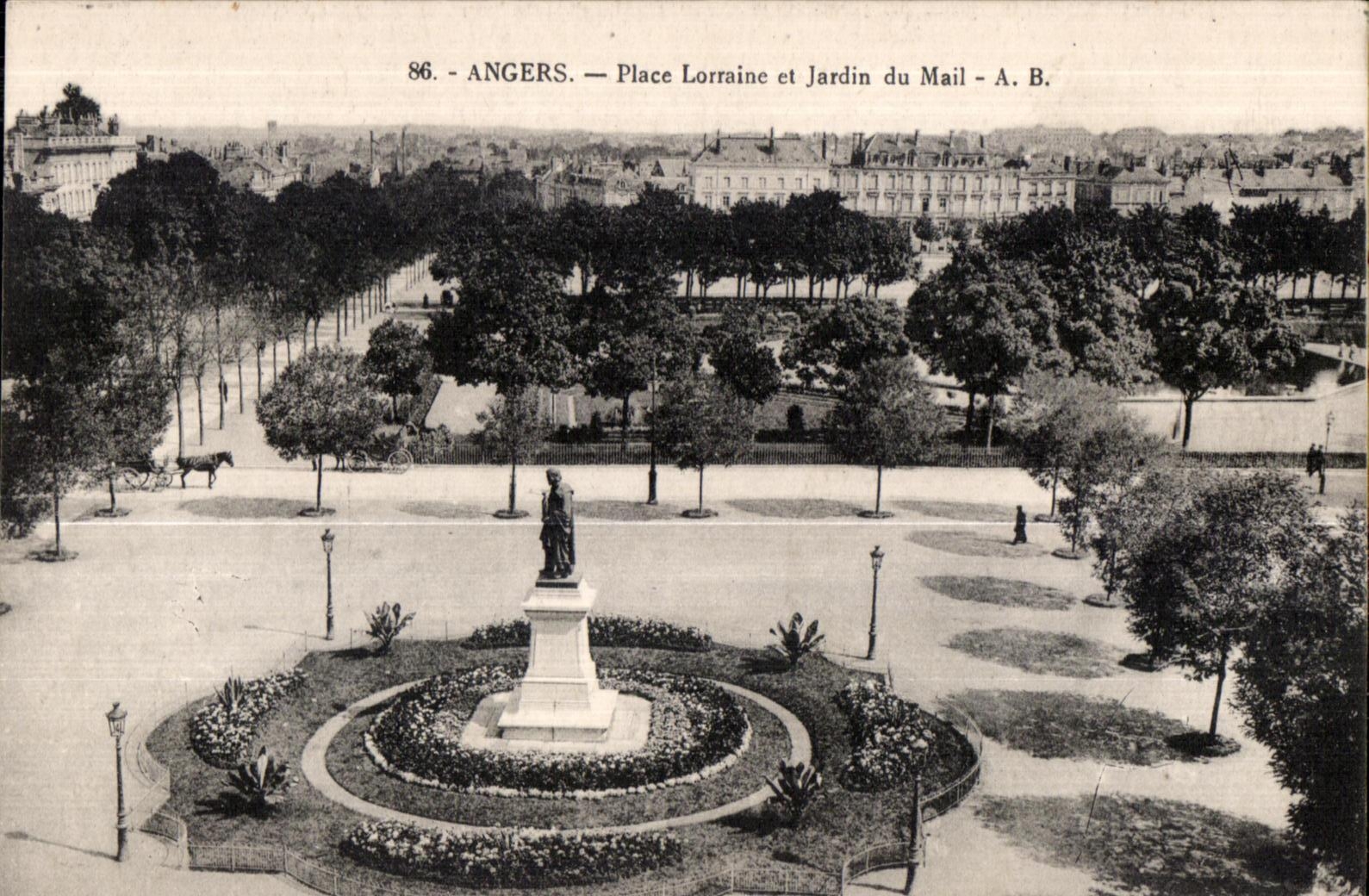 CPA Angers Place Lorraine et Jardin Du Mail