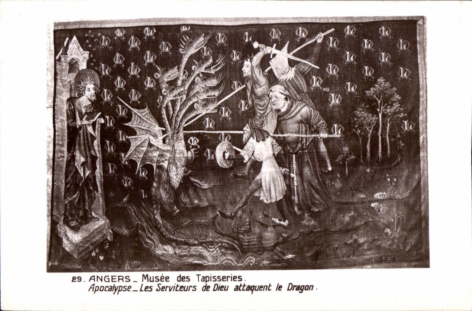CPA Angers Musee des Tapisseries Apocalypse Les Serviteurs de Dieu atttaquent le Dragon