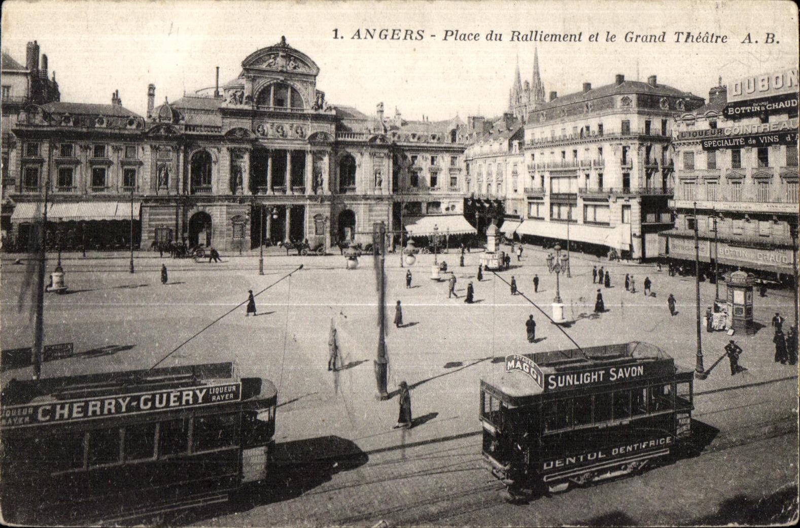 CPA Angers Place du ralliement et le Grand Theatre AB