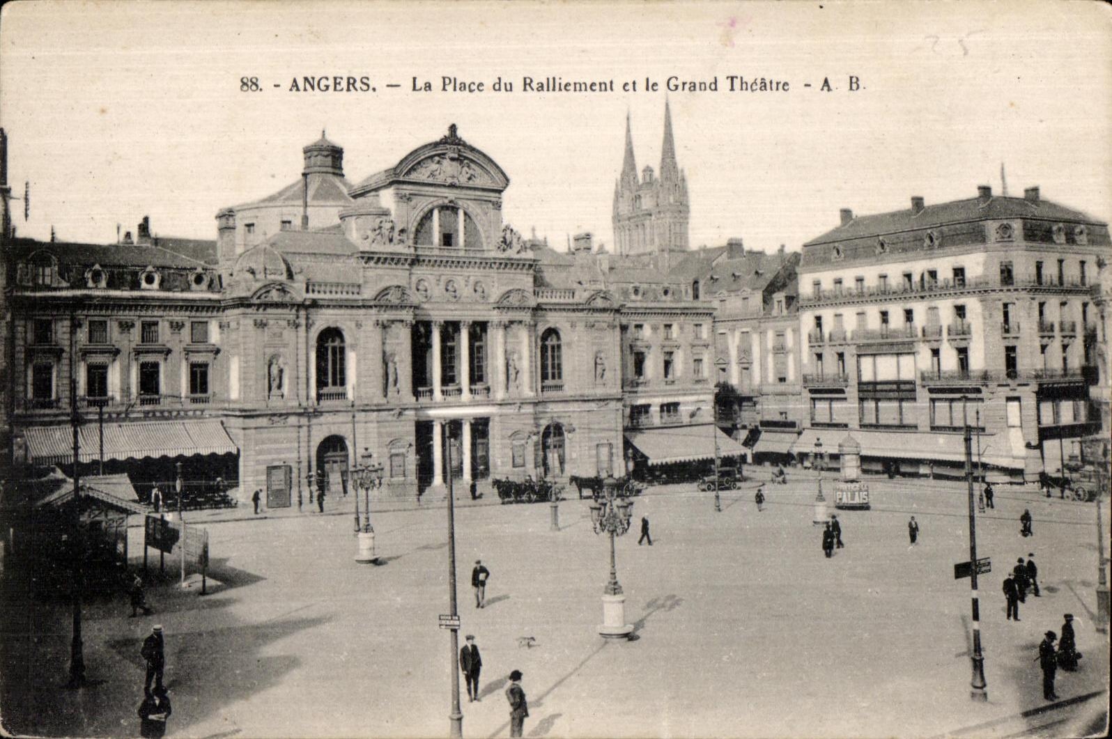 CPA Angers La Place Ralliement et le Grand Theatre AB