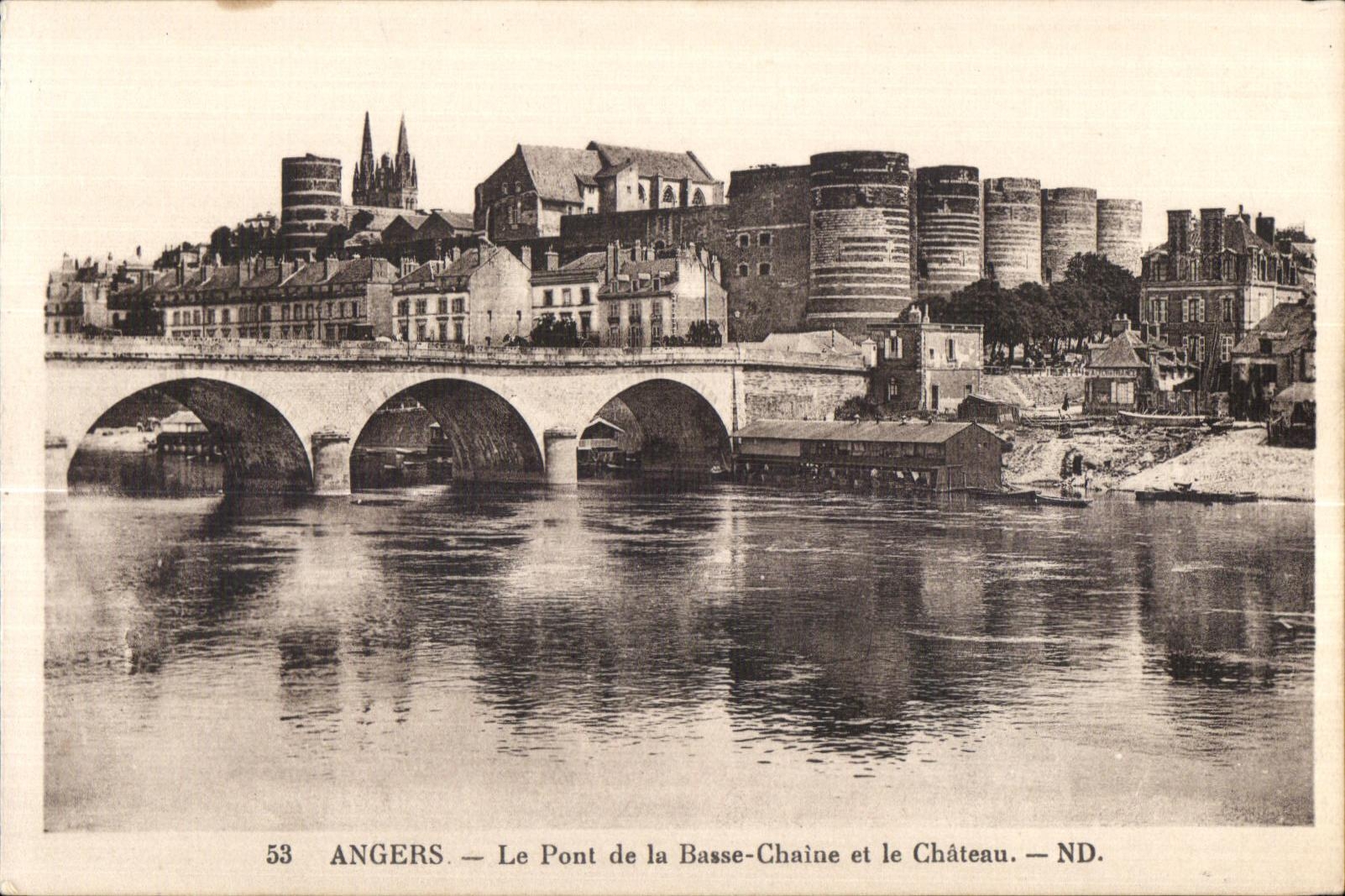 CPA Angers Le Pont de la Basse Chaine et la Chateau
