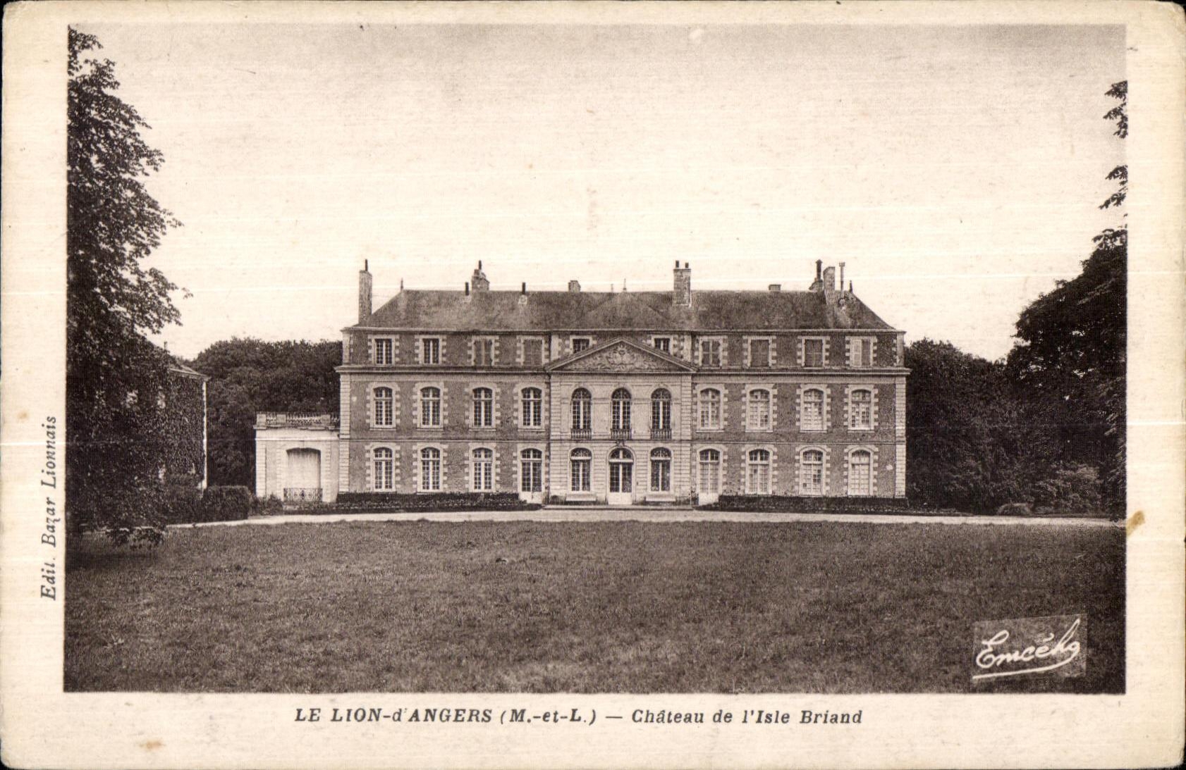 CPA Le Lion d Angers (M et L) Chateau de l Iste Briand