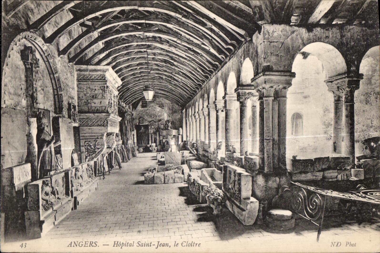 CPA Angers Hopital Saint Jean Le cloitre 