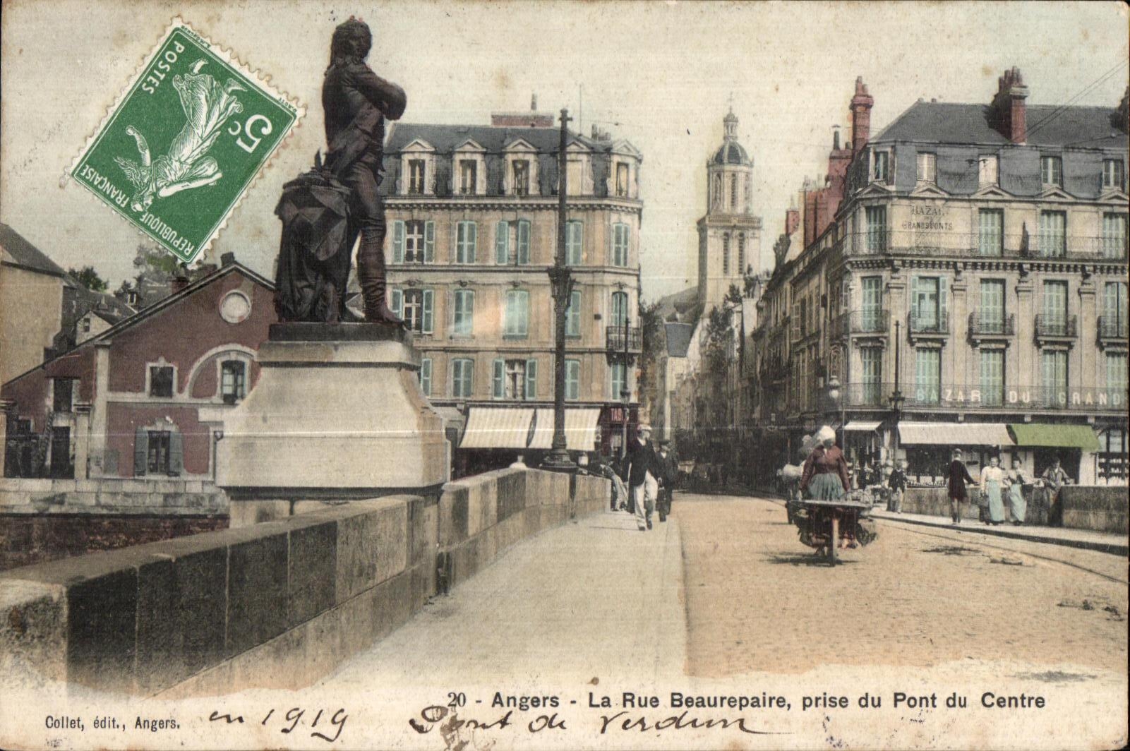 CPA Angers La Rue Beaurepaire Prise du Pont du Centre
