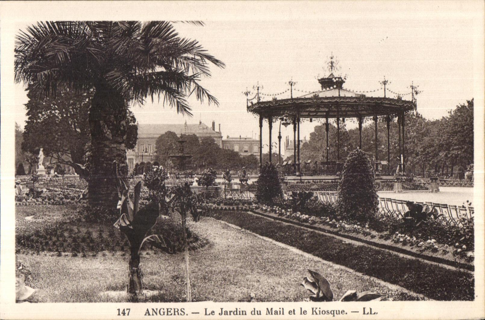 CPA Angers La Jardin du Mail et le Kiosque