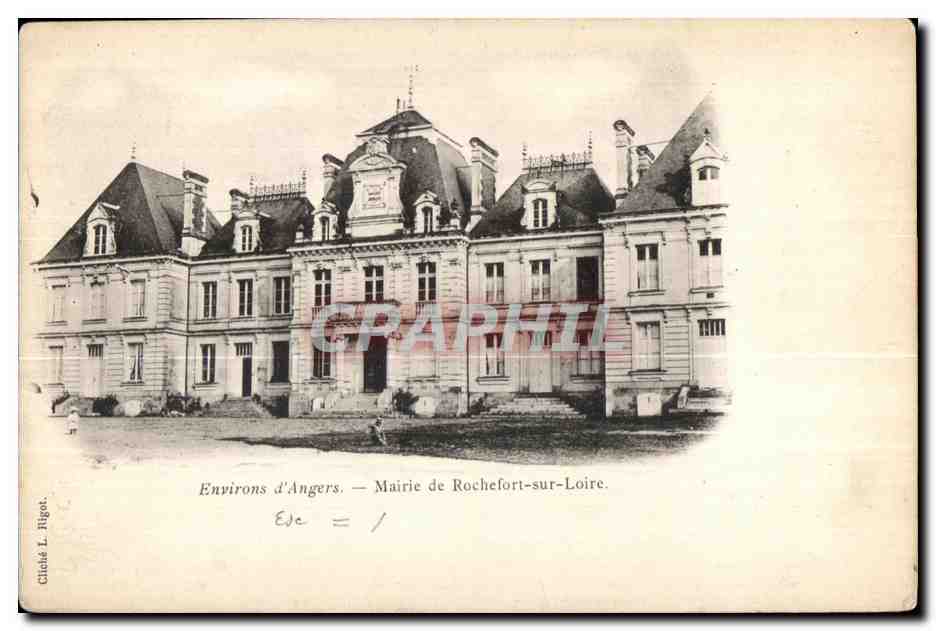 CPA Environs d Angers Statue Mairie de Rochefort sur Loire