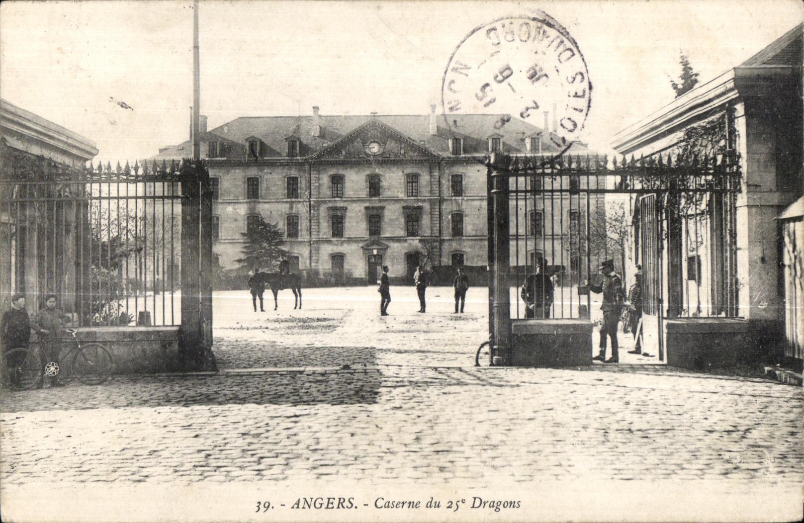 CPA Angers caserne du 25 dragons Militaria 
