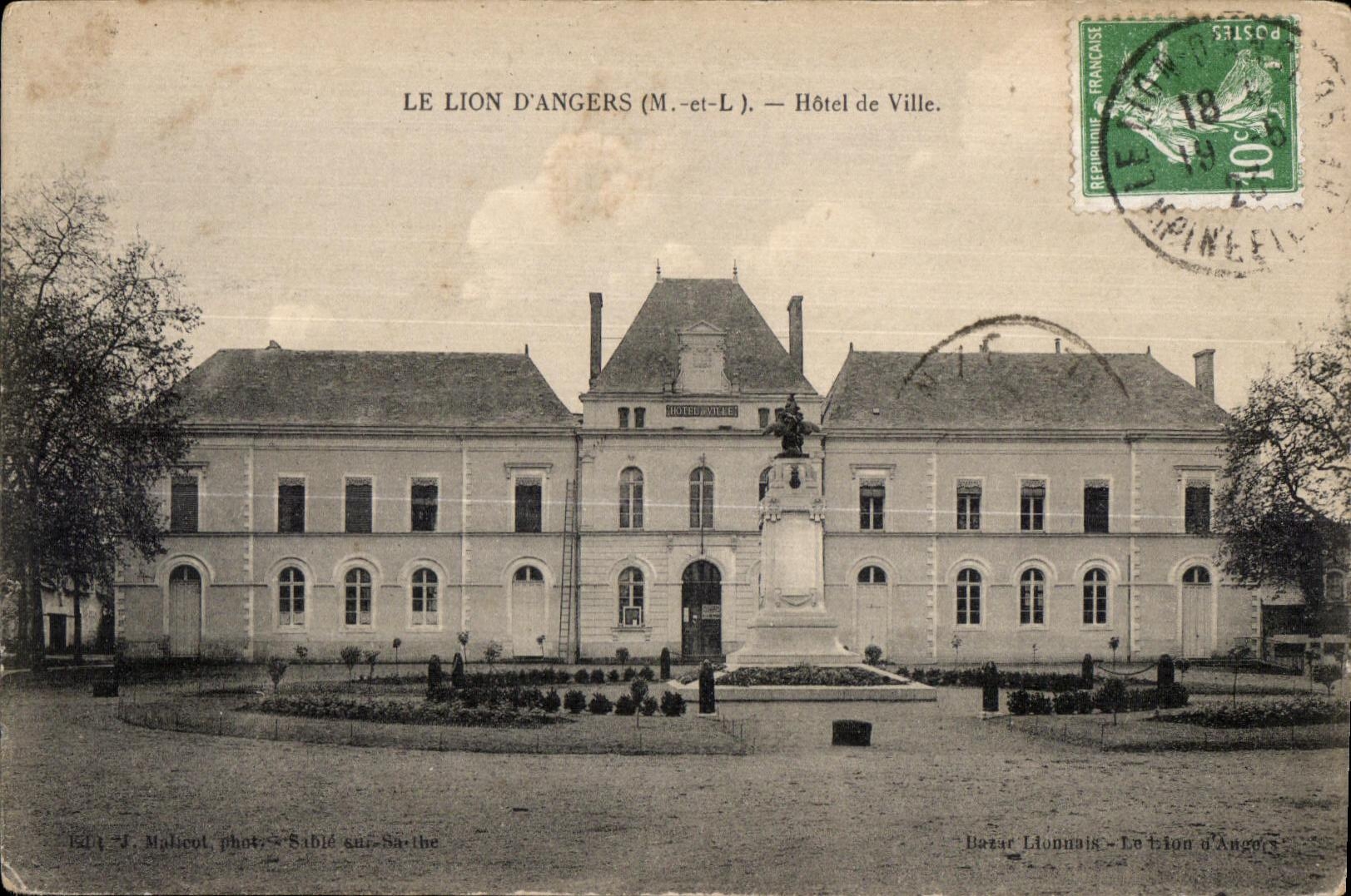 CPA Le lion d angers (M -er L) hotel de ville