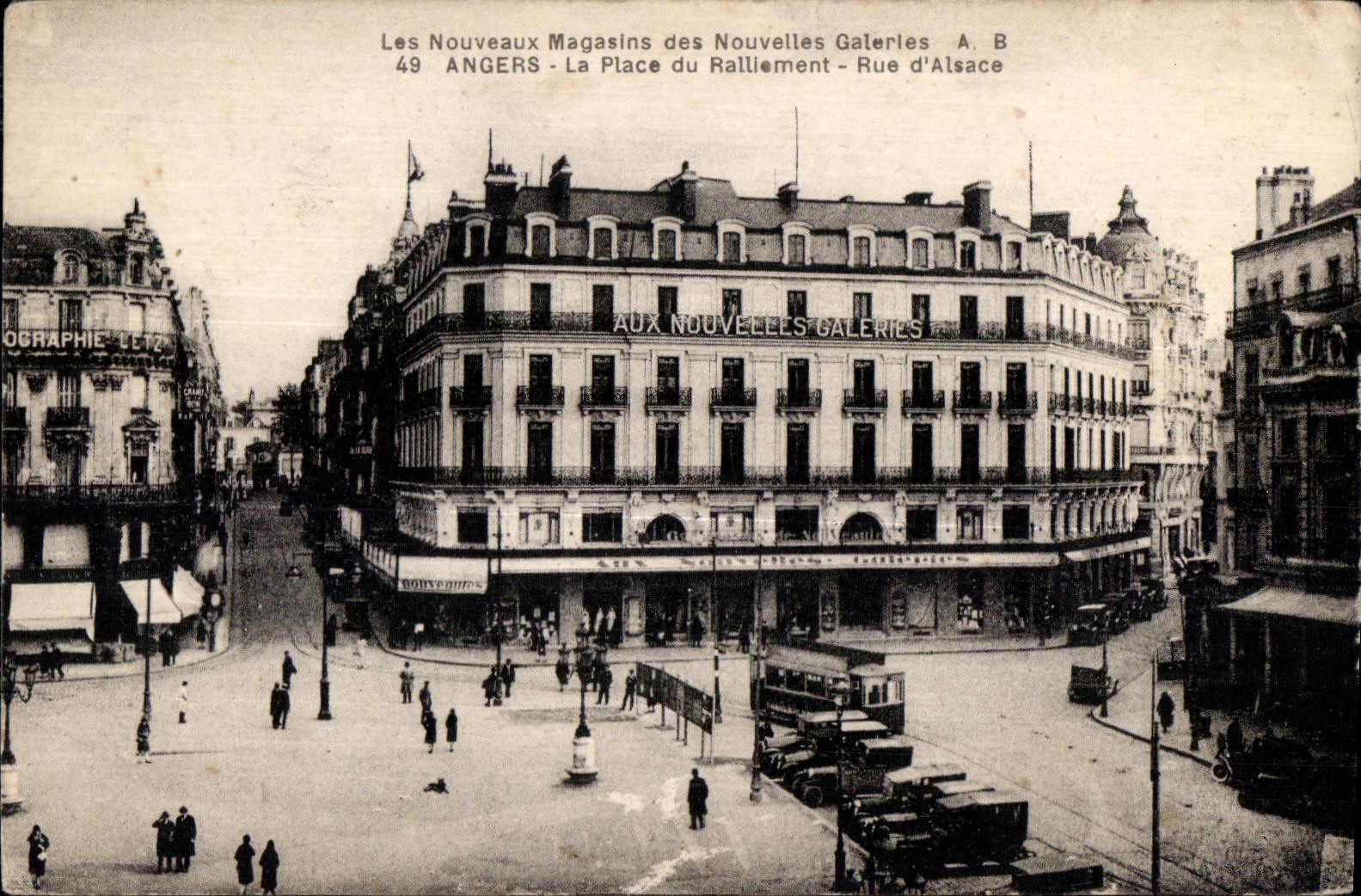 CPA Les nouveaux magasins des nouvelles galeries angers la place du rakkiement rue d alsace