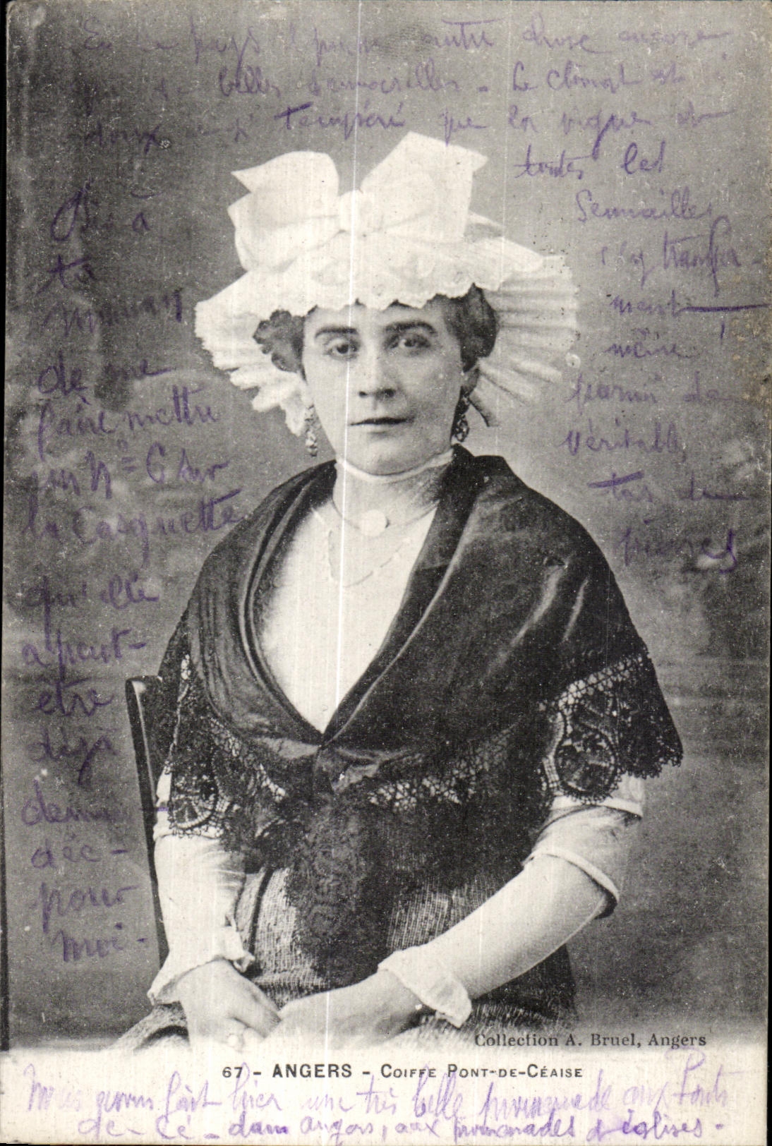CPA Angers coiffe pont de ceaise Folklore Costume