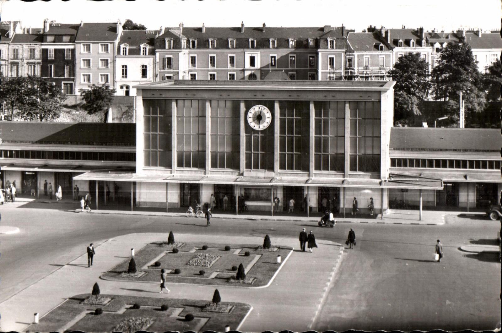 CPA Angers la gare (Made-Lain arch )
