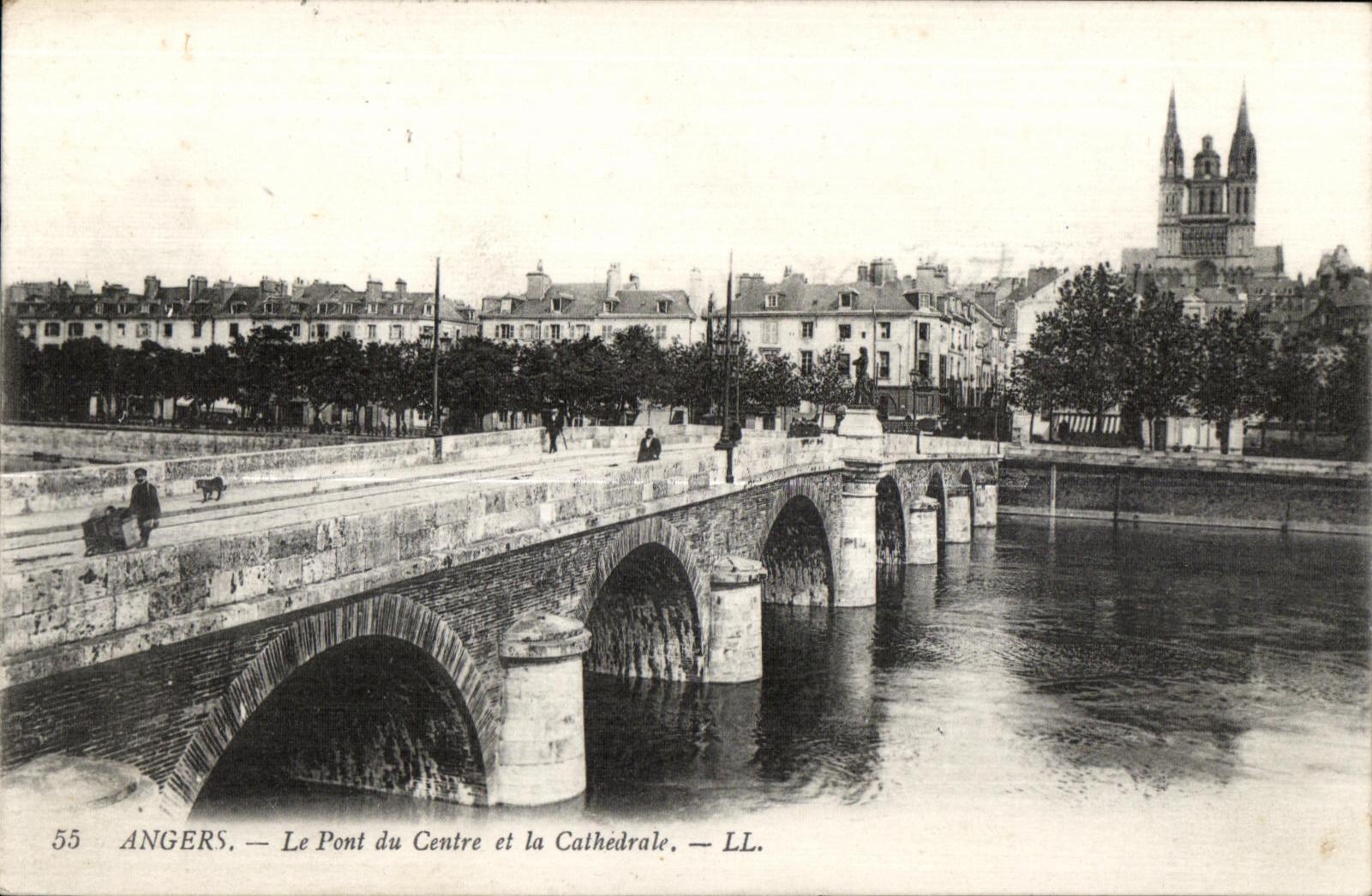 CPA Angers le pont du centre et la cathedrale