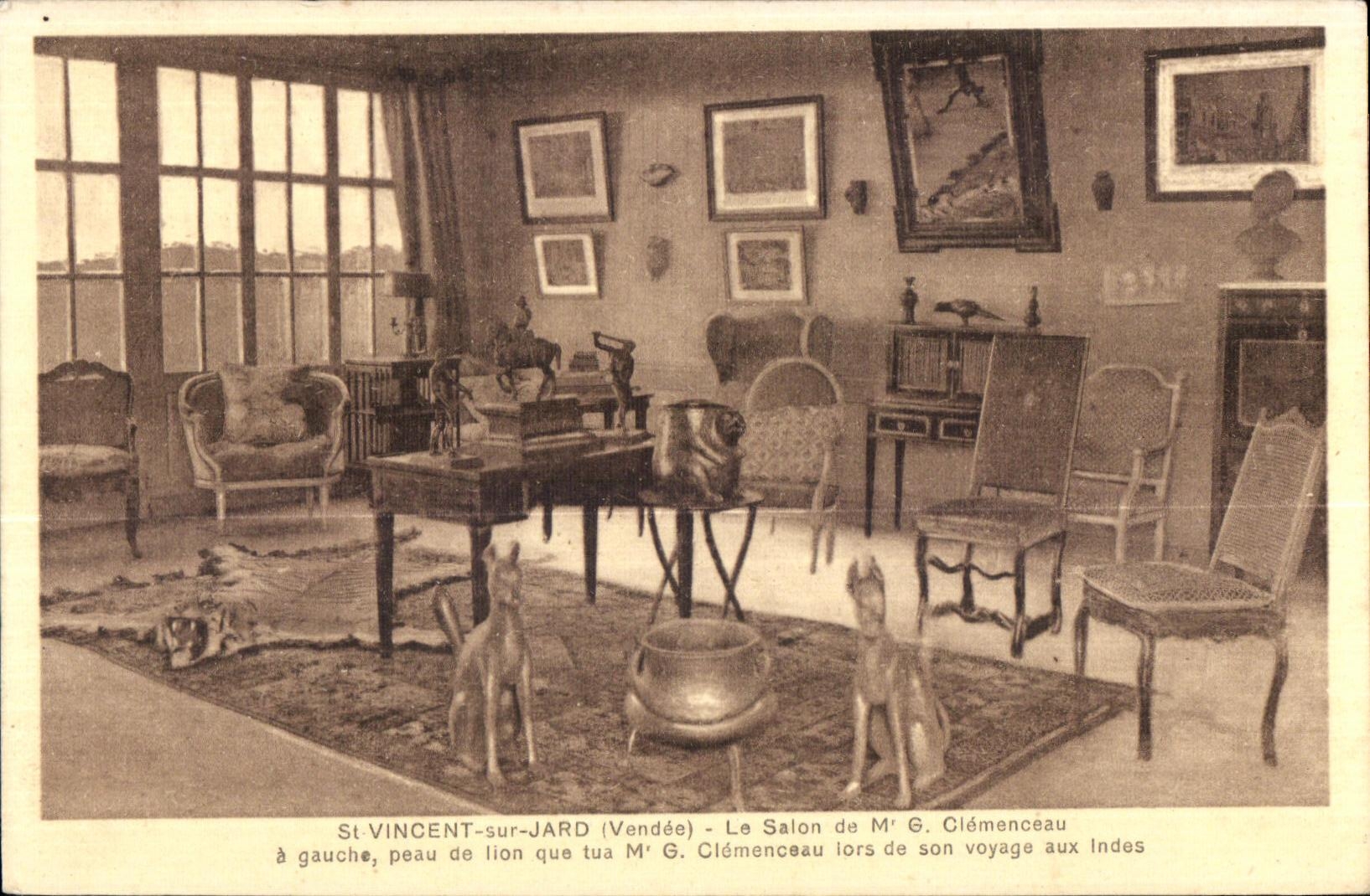 CPA Saint Vincent de Jard (Vendee) Le Salon de M G Clemenceau a gauche peau de Lion que tua M G Clemenceau lors de Voyag