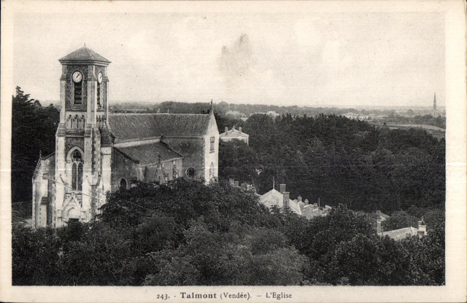 CPA Talmont (Vendee) L Eglise