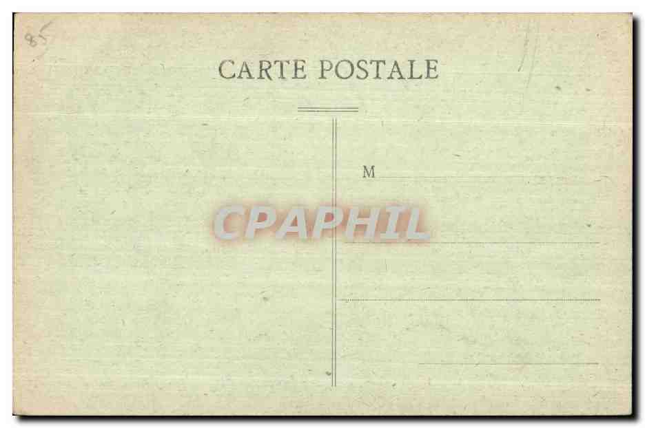 Tiffauges (Vendée) — Entrée du château de Gilles de Retz dit « Barbe-Bleue » — Rückseite