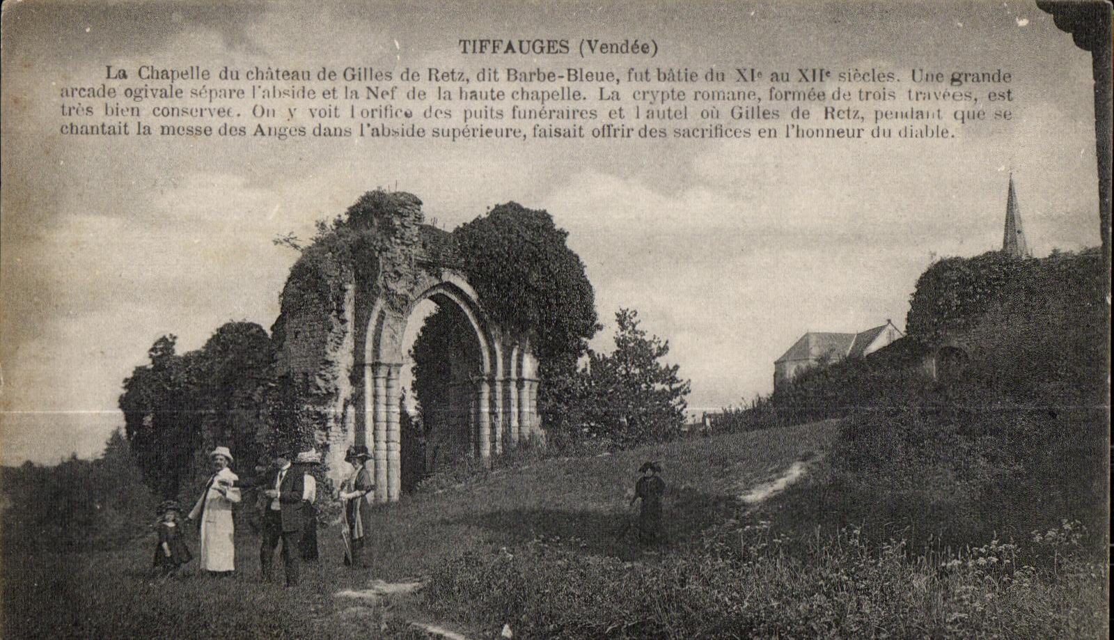 Tiffauges (Vendée) — Chapelle du château de Gilles de Retz, dit Barbe-Bleue — éditeur non visible