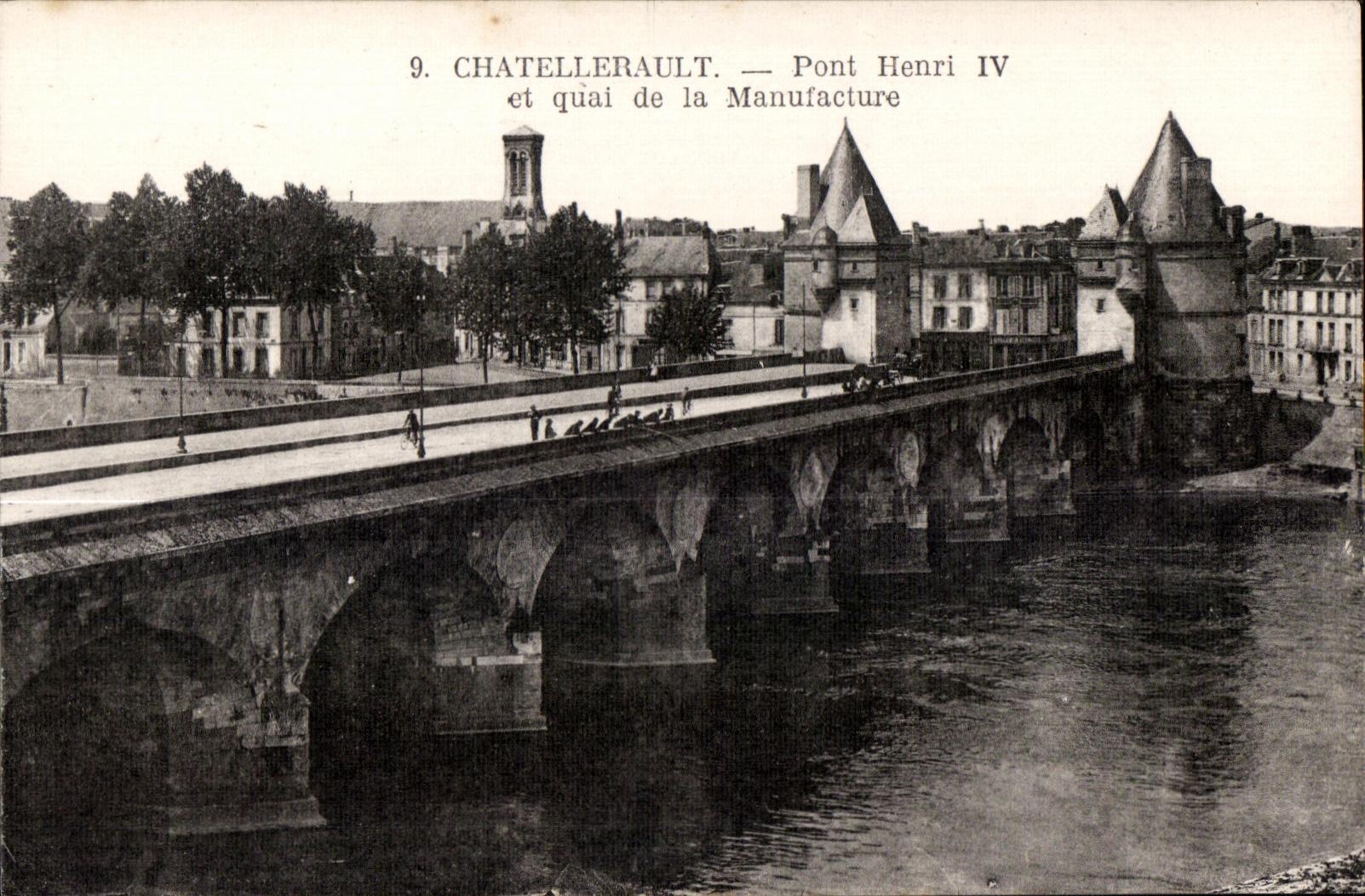 CPA Chatellerault Pont Henri IV et qual de la Manufacture