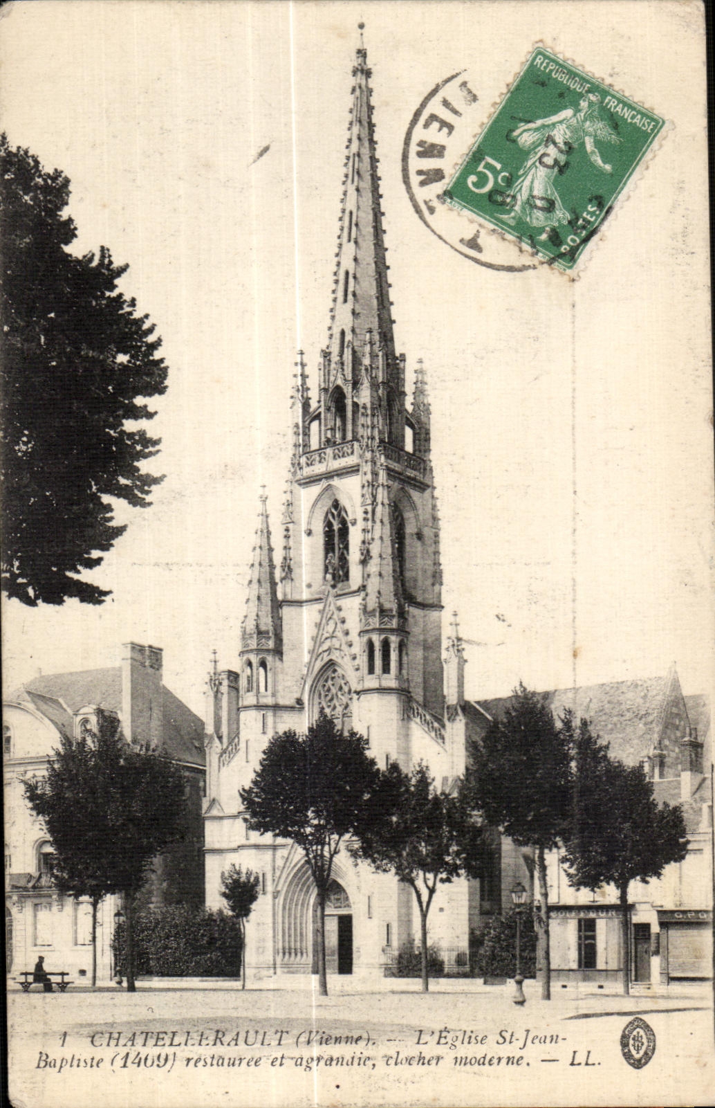 Châtellerault (Vienne) — L'Église Saint-Jean-Baptiste (1409) restaurée et agrandie, clocher moderne — LL