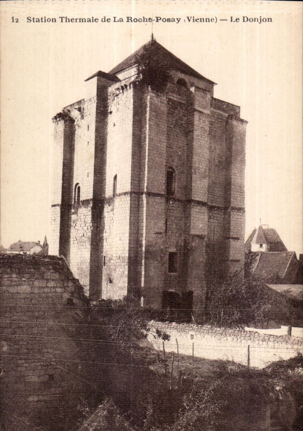 CPA La Vienne Roche Posay Station Thermale Le Donjon